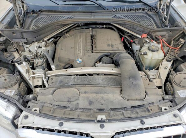 5UXKR0C5XG0U08732 2016 BMW X5 White Vista del compartimento del motor