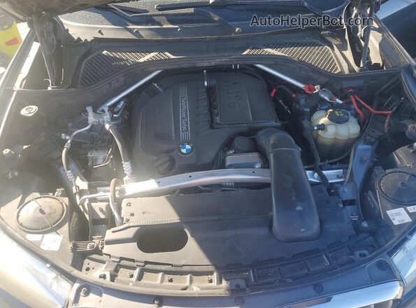 5UXKR2C34H0U21875 2017 BMW X5 Charcoal Vista del compartimento del motor