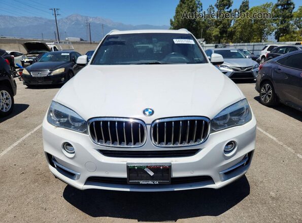 5UXKR2C5XJ0X10069 2018 BMW X5 White Widok z przodu