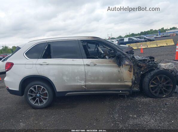 5UXKS4C52J0Z89579 2018 BMW X5 White Widok wnętrza z tyłu