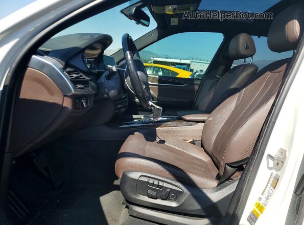 5UXKT0C35H0V96965 2017 BMW X5 White Widok wnętrza z przodu