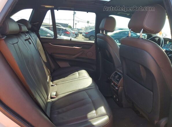 5UXKT0C35H0V96965 2017 BMW X5 White Widok wnętrza z tyłu
