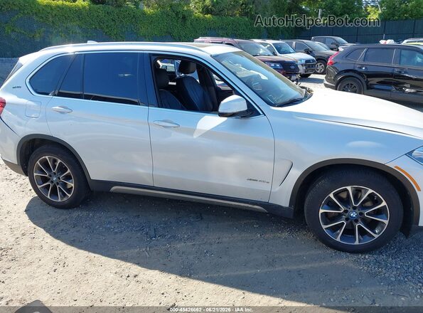 5UXKT0C50J0W01898 2018 BMW X5 White Вид задньої частини салону