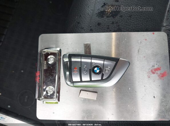 5UXKT0C58J0W00000 2018 BMW X5 Серый Вид панели приборов