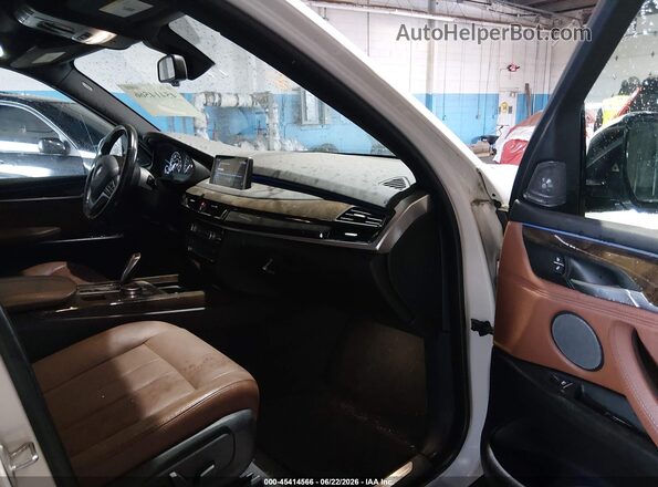 5UXKT0C59H0S80549 2017 BMW X5 White Vista interior delantera