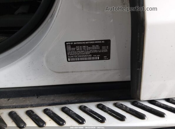 5UXKT0C59H0S80549 2017 BMW X5 White Vista del compartimento del motor