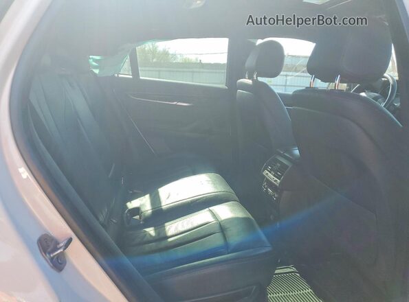 5UXKU2C56K0Z64118 2019 BMW X6 White უკანა სალონის ხედი