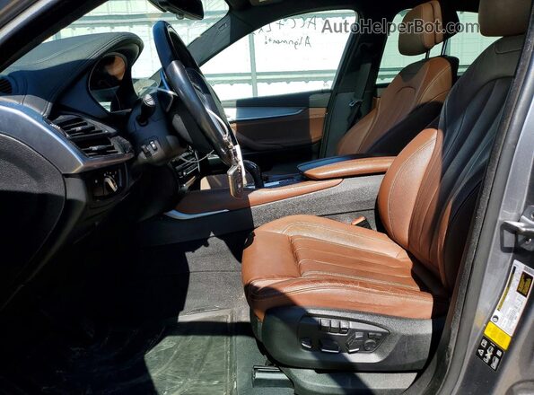 5UXKU6C33H0S99757 2017 BMW X6 Gray Vista interior delantera