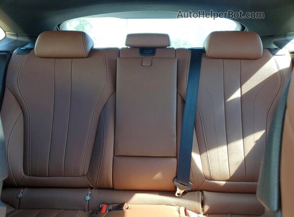5UXKU6C33H0S99757 2017 BMW X6 Gray Vista de los asientos traseros