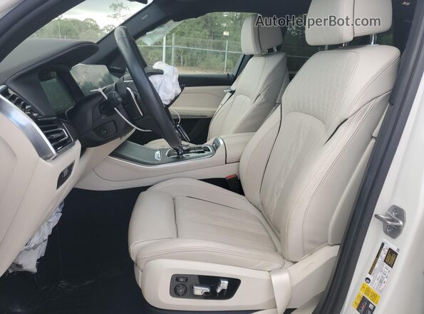 5UXTA6C02P9N49776 2023 BMW X5 White Вид салону спереду
