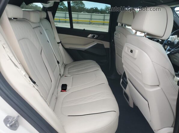 5UXTA6C02P9N49776 2023 BMW X5 White Вид задньої частини салону
