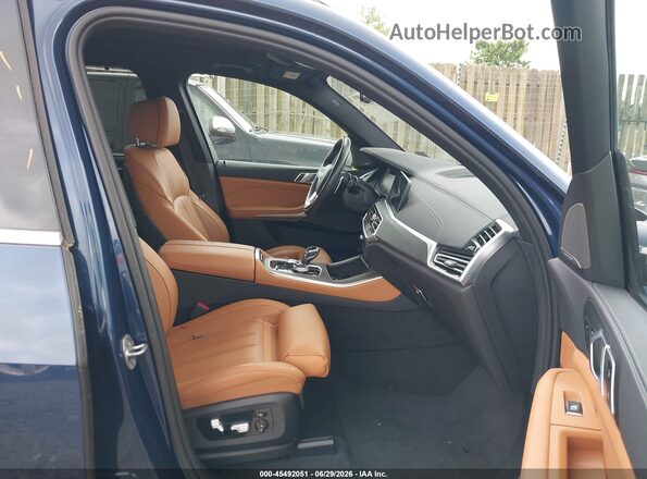 5UXTA6C04N9M45500 2022 BMW X5 Blue Widok wnętrza z przodu