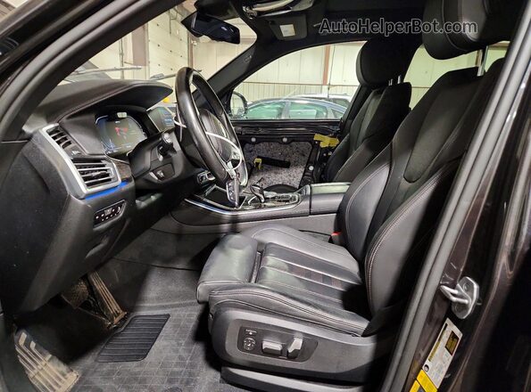 5UXTA6C06M9G08018 2021 BMW X5 Gray Front interior view