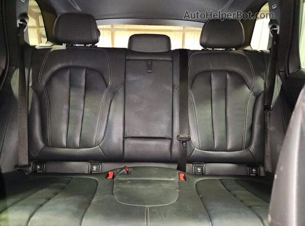 5UXTA6C06M9G08018 2021 BMW X5 Gray Rear seats view