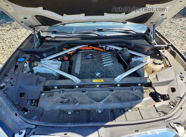5UXTA6C07P9S00645 2023 BMW X5 White Vista del compartimento del motor