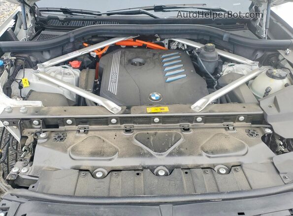 5UXTA6C08P9R07382 2023 BMW X5 White Vista del compartimento del motor