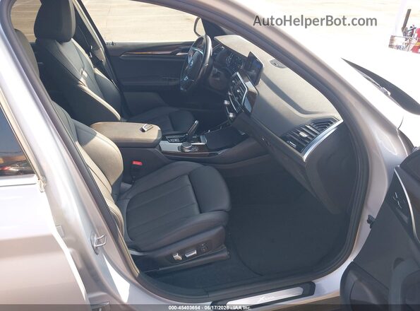 5UXTR7C50KLE88629 2019 BMW X3 Silver Вид салону спереду