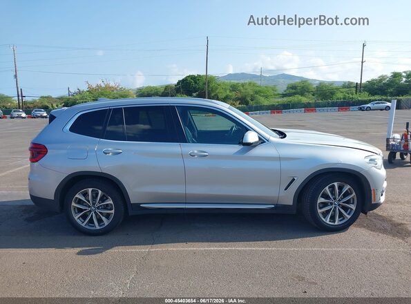 5UXTR7C50KLE88629 2019 BMW X3 Silver Вид задньої частини салону