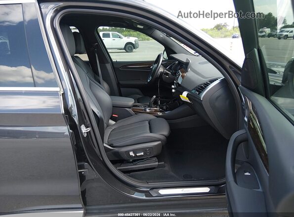 5UXTR7C50KLE96889 2019 BMW X3 Gray Front interior view