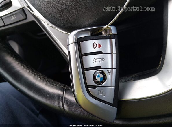 5UXTR7C51KLF29382 2019 BMW X3 White Вид панелі приладів