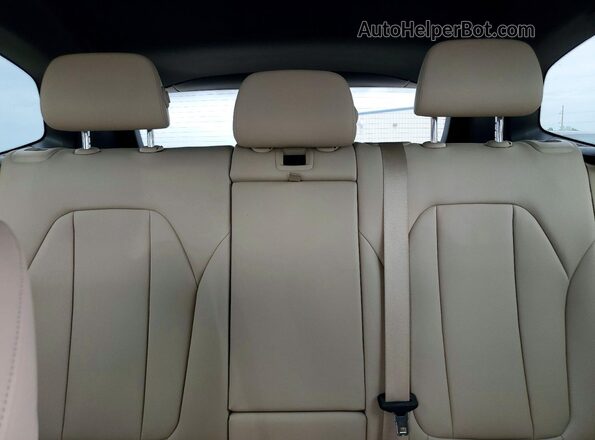 5UXTR7C51KLF31715 2019 BMW X3 Black Widok tylnych siedzeń