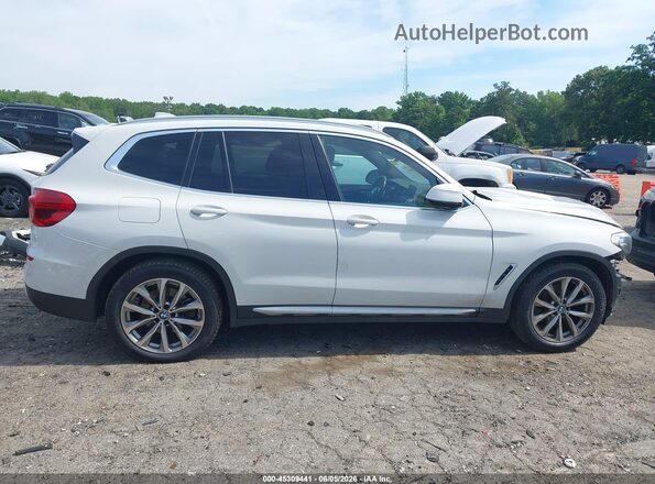 5UXTR7C53KLE96093 2019 BMW X3 White 360 interior view