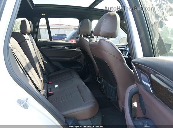 5UXTR7C53KLF25737 2019 BMW X3 White წინა სალონის ხედი