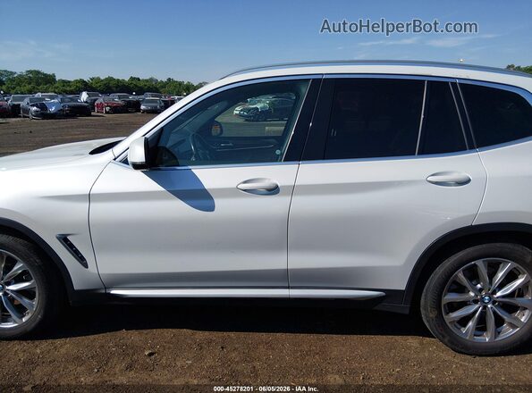 5UXTR7C53KLF25737 2019 BMW X3 White სალონის 360-გრადუსიანი ხედი