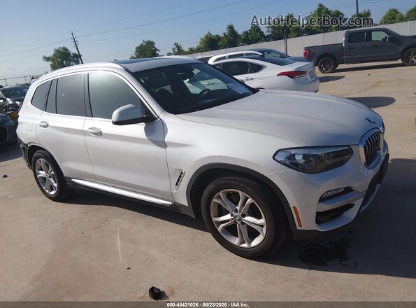 5UXTR7C54KLF35547 2019 BMW X3 White Vista interior trasera