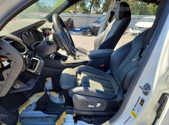 5UXTR7C56KLR50916 2019 BMW X3 White Widok wnętrza z przodu