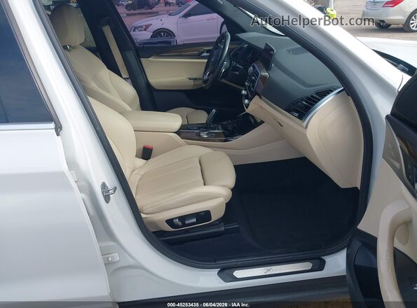 5UXTR7C58KLF28598 2019 BMW X3 White Vista interior delantera