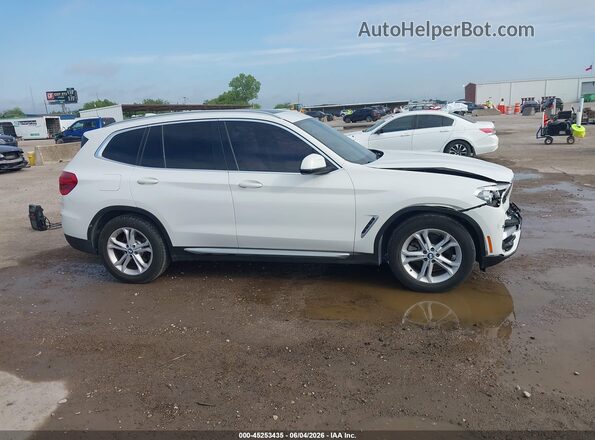 5UXTR7C58KLF28598 2019 BMW X3 White Vista interior trasera