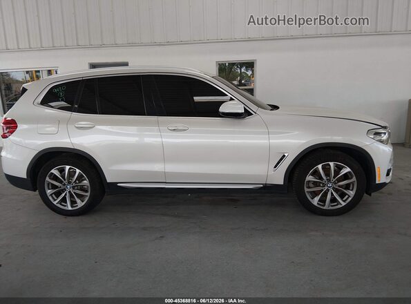 5UXTR7C59KLF23376 2019 BMW X3 White Widok wnętrza z tyłu