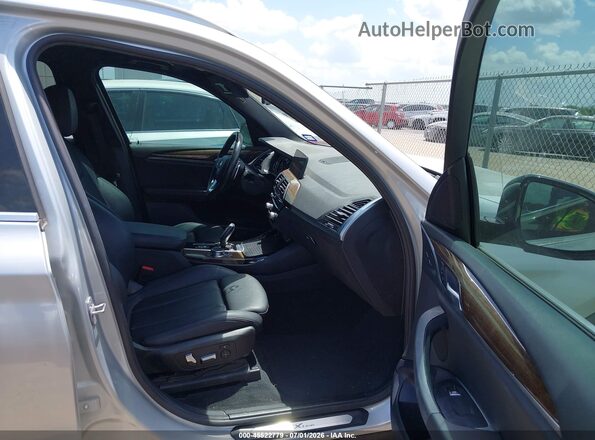 5UXTR7C59KLF24060 2019 BMW X3 Silver Front interior view