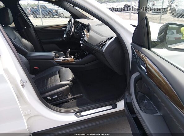 5UXTR7C5XKLE88752 2019 BMW X3 White Widok wnętrza z przodu