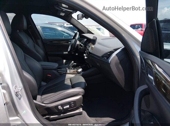 5UXTR9C51JLC84013 2018 BMW X3 Silver Vista interior delantera