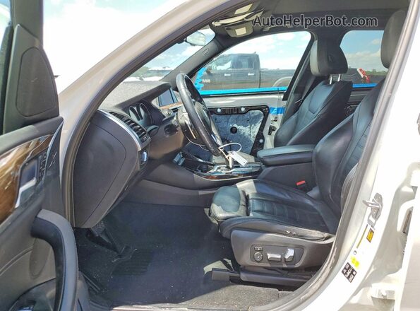 5UXTR9C52KLP89721 2019 BMW X3 White Вид салону спереду