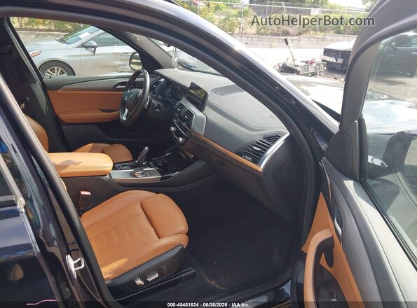 5UXTR9C53JLD65711 2018 BMW X3 Black Вид салону спереду