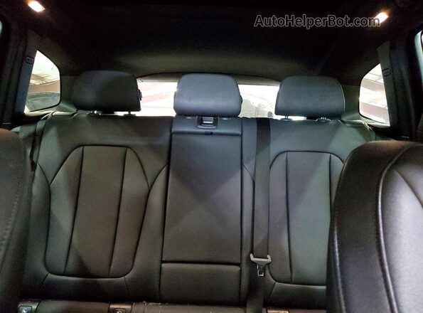 5UXTR9C53JLD73338 2018 BMW X3 Gray Widok tylnych siedzeń