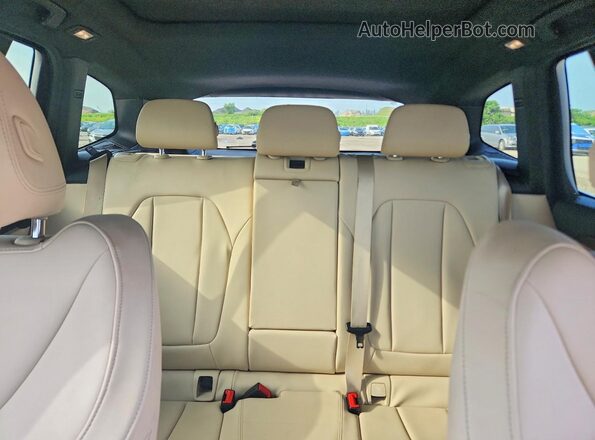 5UXTR9C53KLE18974 2019 BMW X3 Blue Rear seats view