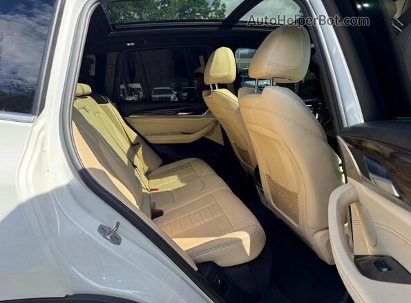 5UXTR9C54JLC77153 2018 BMW X3 White 