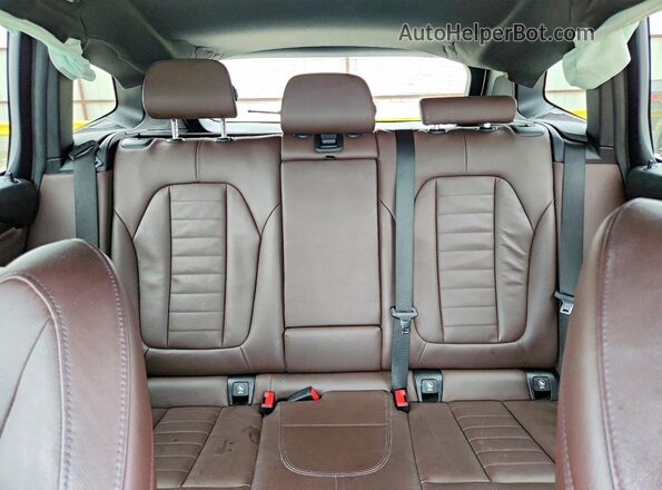 5UXTR9C54JLD59531 2018 BMW X3 White Rear seats view