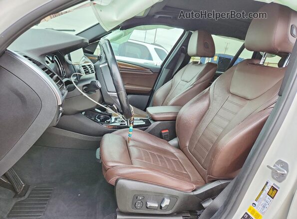 5UXTR9C54JLD59531 2018 BMW X3 White Front interior view