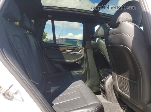 5UXTR9C54JLD59559 2018 BMW X3 White Vista interior trasera