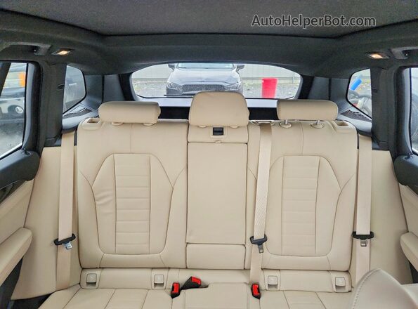 5UXTR9C54KLP93656 2019 BMW X3 White Rear seats view