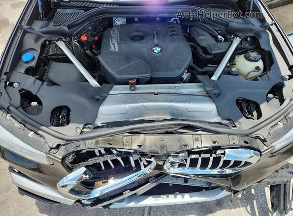 5UXTR9C55JLD57996 2018 BMW X3 Brown Vista del compartimento del motor