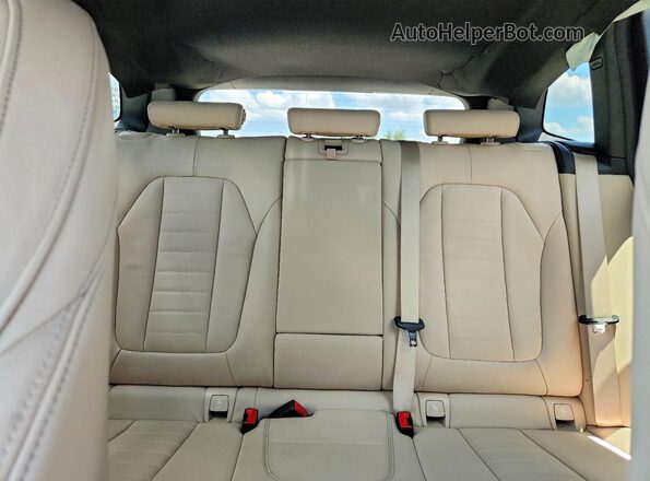 5UXTR9C55JLD57996 2018 BMW X3 Brown Vista de los asientos traseros