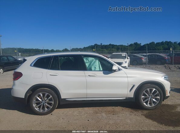 5UXTR9C56JLC69409 2018 BMW X3 White უკანა სალონის ხედი
