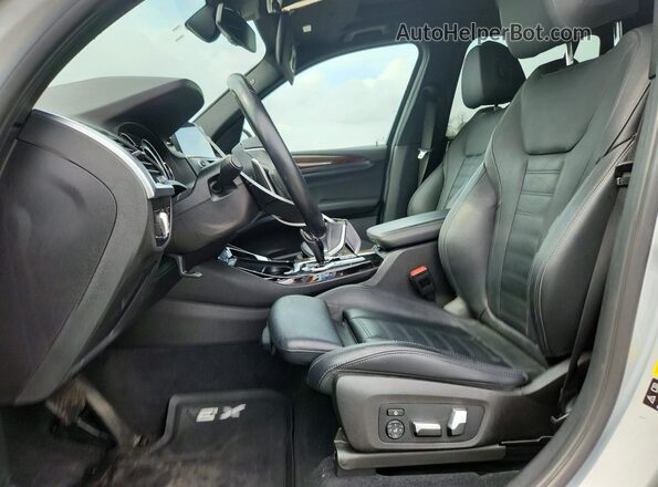 5UXTR9C56JLD66531 2018 BMW X3 Серый Вид салона спереди