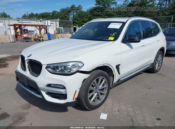 5UXTR9C57JLD72662 2018 BMW X3 White Առջևի ձախ երեք քառորդ տեսարան